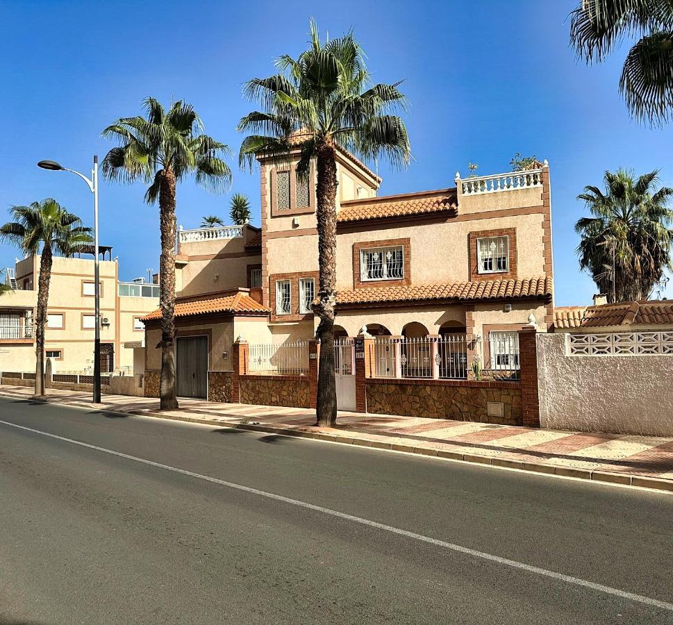 Large Villa Private Pool And Garden Near Beach Roquetas de Mar Exterior foto