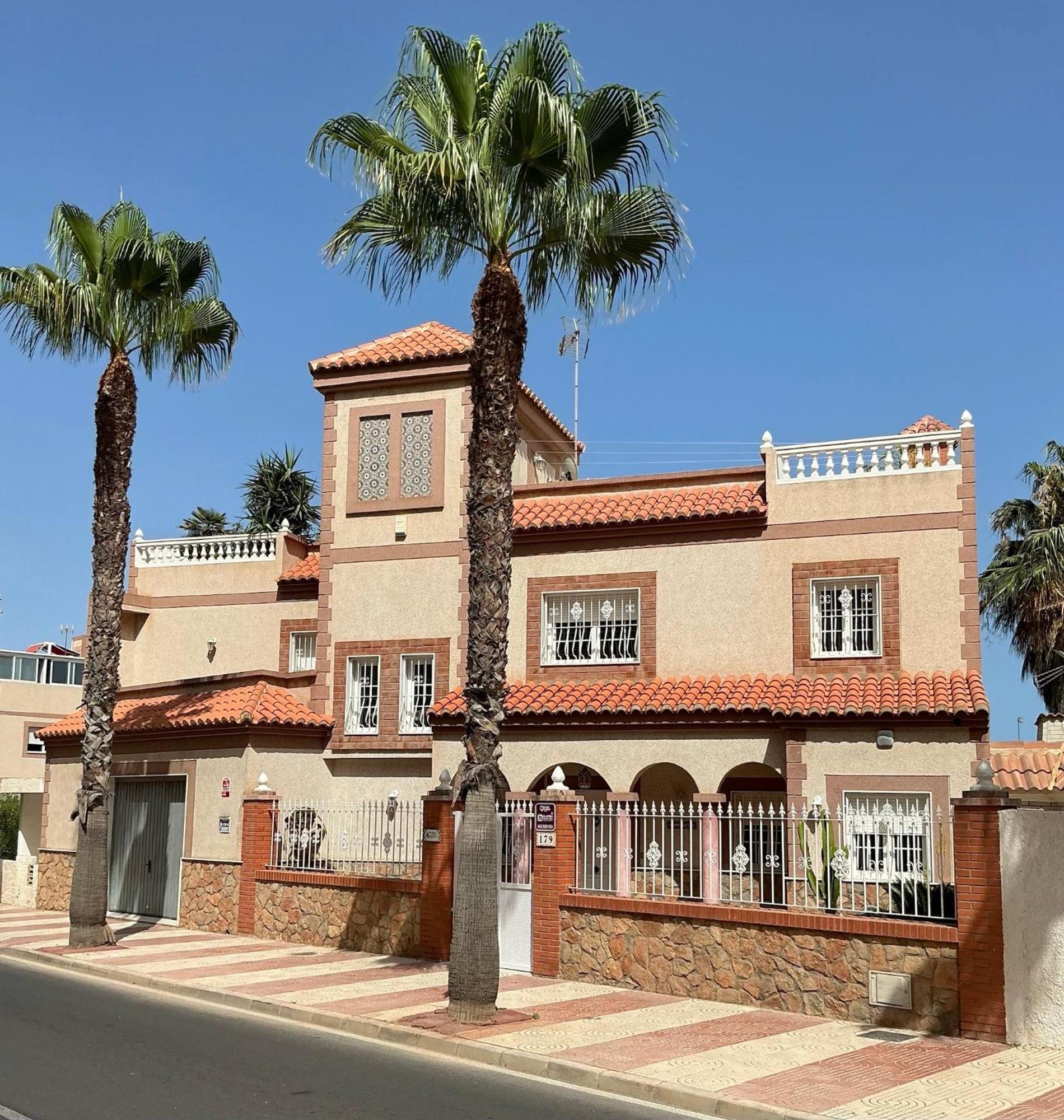 Large Villa Private Pool And Garden Near Beach Roquetas de Mar Exterior foto