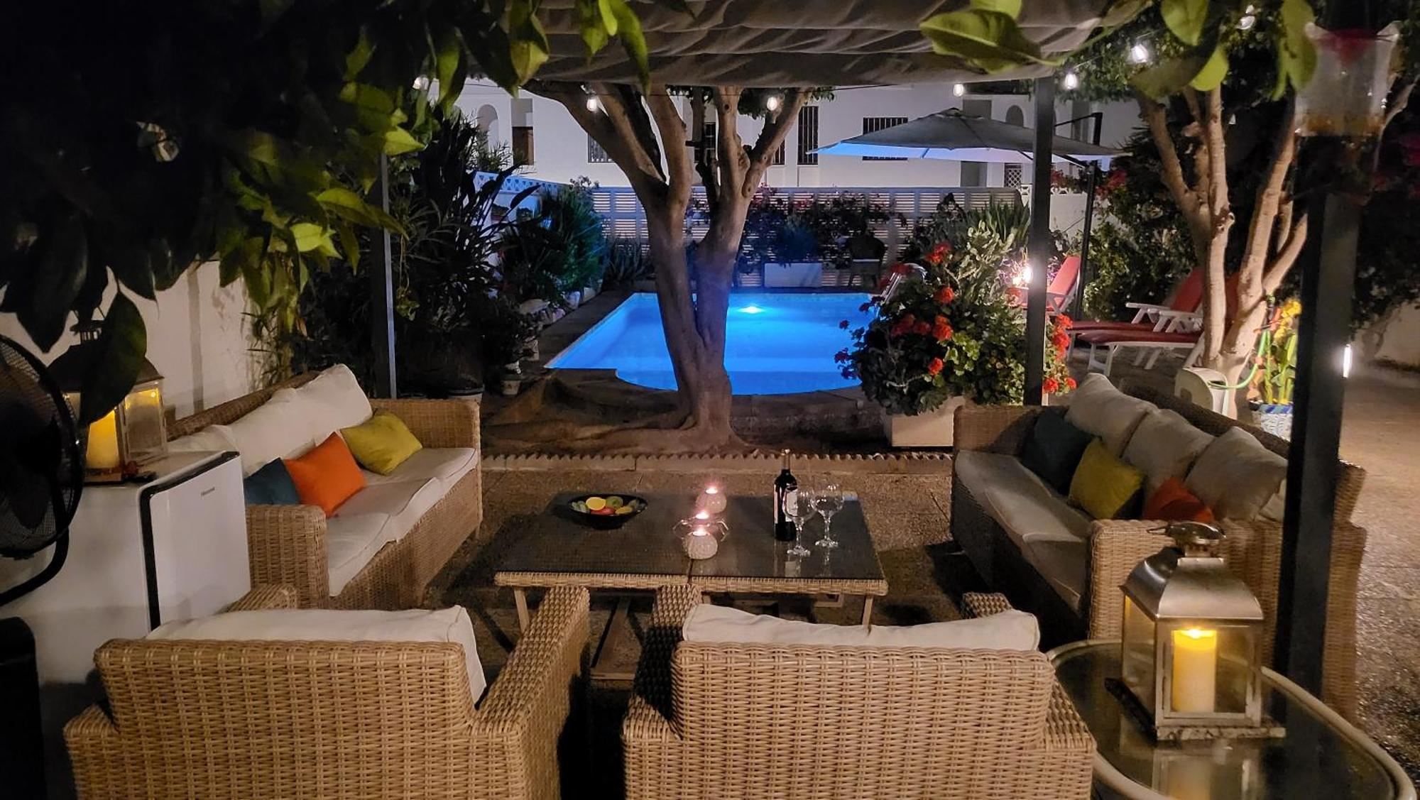 Large Villa Private Pool And Garden Near Beach Roquetas de Mar Exterior foto